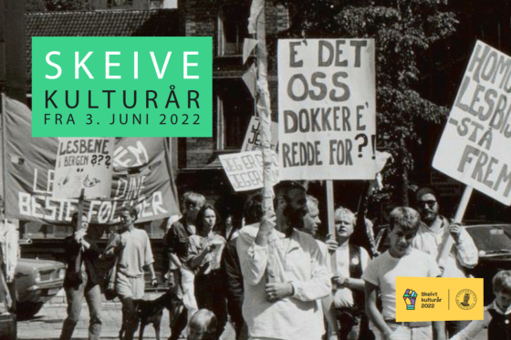 historisk foto av personer med plakater E det oss dokke e redde for?, Homofile, lesbiske stå frem! Tekst lagt på toppen: Skeive kulturår fra 3. juni. Logo: Skeivt kulturår 2022