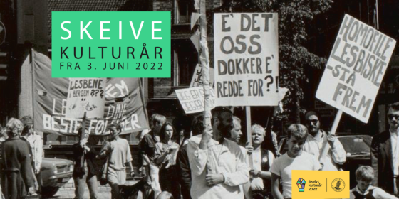 historisk foto av personer med plakater E det oss dokke e redde for?, Homofile, lesbiske stå frem! Tekst lagt på toppen: Skeive kulturår fra 3. juni. Logo: Skeivt kulturår 2022
