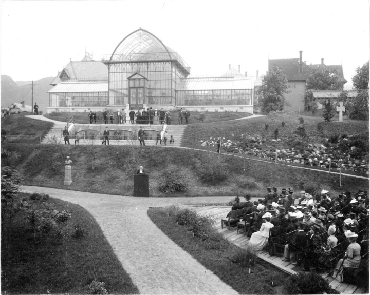 Historisk bilde av museumshagen 